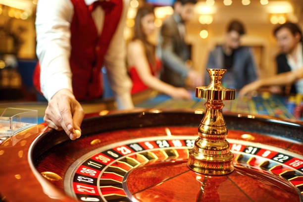 Poker table interface on papua4d showing player positions and betting action